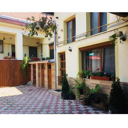 Charlietown Hotel Máréfalva Kültér fotó