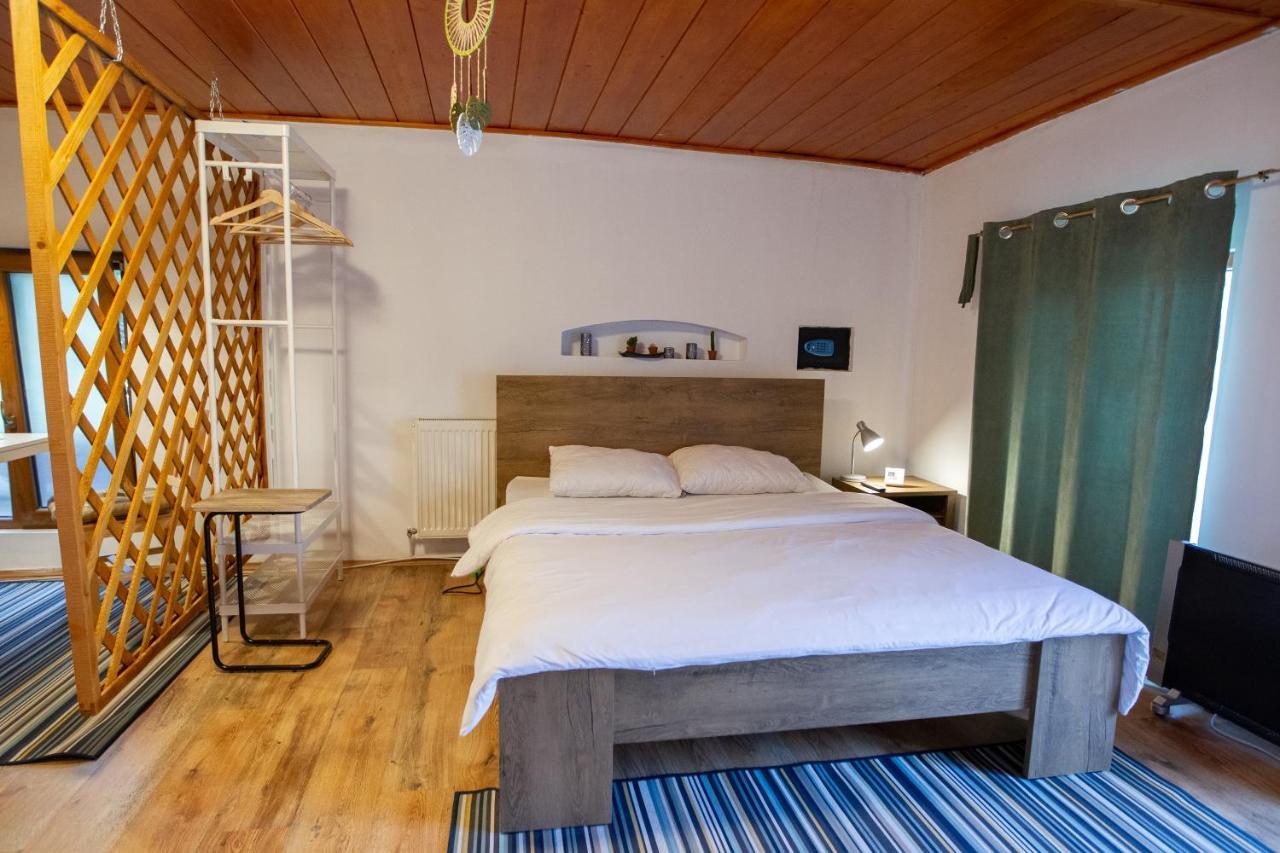 Charlietown Hotel Máréfalva Kültér fotó