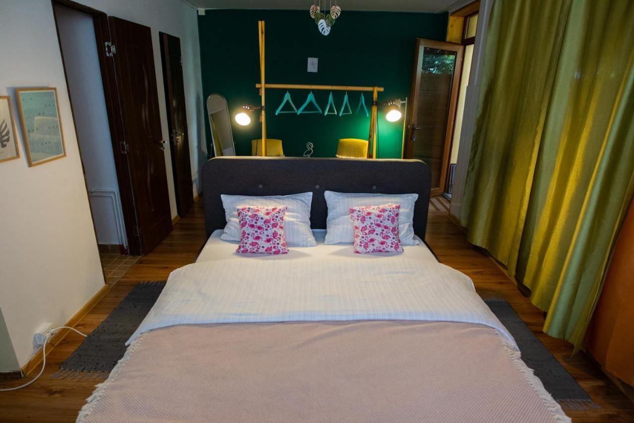 Charlietown Hotel Máréfalva Kültér fotó